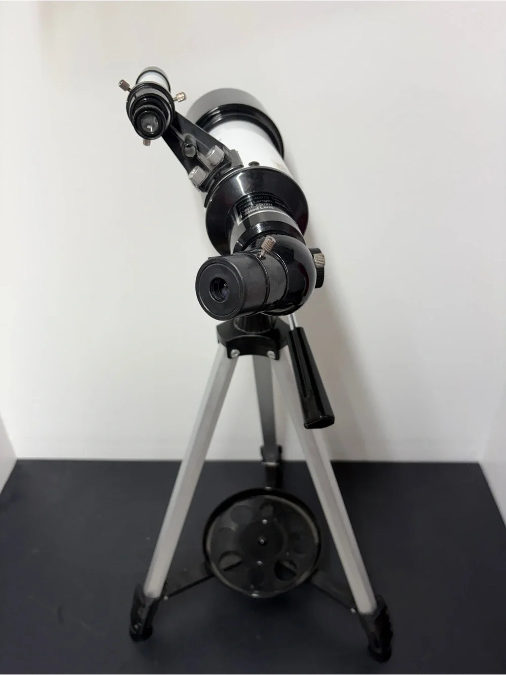 Telescope Model 40070, Focal Length 400mm, Diam 70mm, Coated Lens, Portable